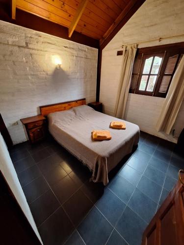 Ένα ή περισσότερα κρεβάτια σε δωμάτιο στο Los Moradillos Cabañas