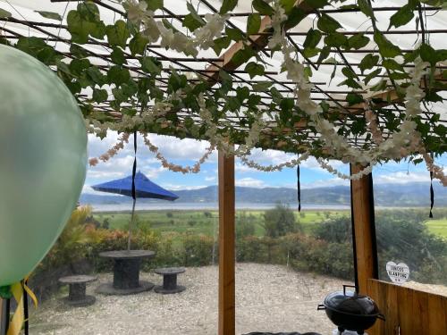 a view from a pergola with white flowers at Juncos Glamping in Fúquene