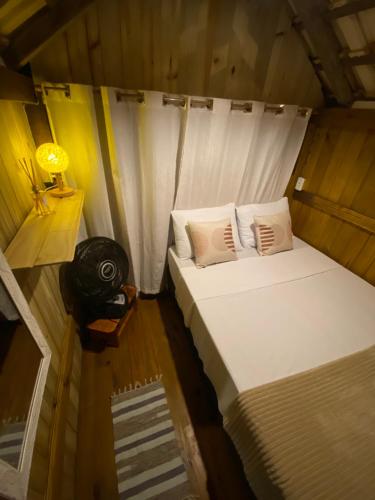 an overhead view of a room with two beds at Cabana Aloha in Paraty