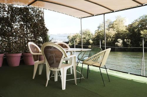 Belle péniche romantique à Paris