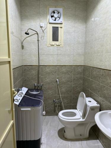 a bathroom with a toilet and a sink at شقة مفروشة بدخول ذاتي in Al Kharj