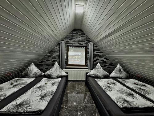 a bedroom with two beds in a room at Glück Apartments (Europa-Park Rust) in Kappel-Grafenhausen
