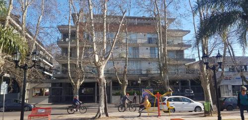Το κτήριο όπου στεγάζεται  το διαμέρισμα