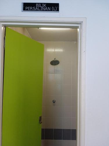 a bathroom with a green wall and a shower at A&H Homestay Seberang Jaya with Swimming Pool & 3 Bedroom AC in Permatang Janggus