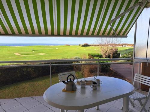 Appartement duplex face mer avec piscine, quartier Golf, 2 chambres, 2 salles d'eau, parking privé - FR-1-323-513