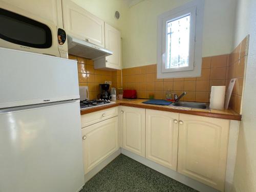 Photo de la galerie de l'établissement Studio Confort pour 4, Rez-de-Chaussée, à 2 Pas des Plages à Argelès-sur-Mer - FR-1-309-426, à Argelès-sur-Mer