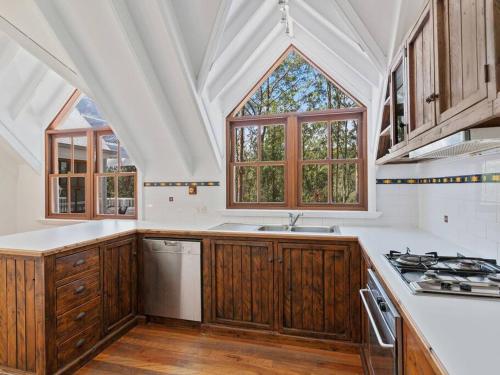 Una cocina o zona de cocina en The Tree House