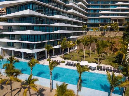 een luchtzicht op een resort met een zwembad bij Increible vista en Bucerias en Narval Norte!!! in Bucerías