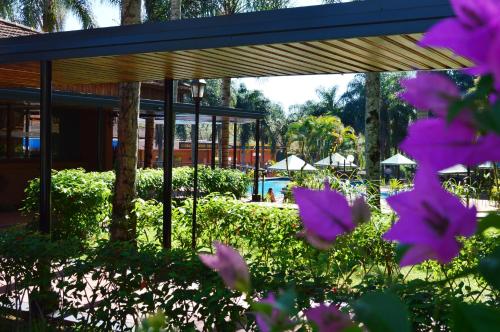 Taman di luar Complejo Americano