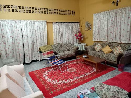 ALIFUMAI HOMESTAY GUAR CHEMPEDAK YAN KEDAH的休息区