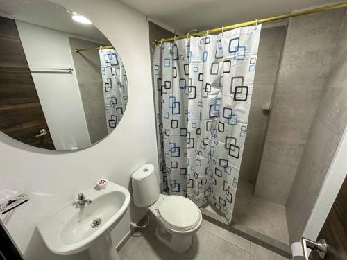 a bathroom with a toilet and a sink and a mirror at Apto 401 / Av. Las Lajas in Ipiales