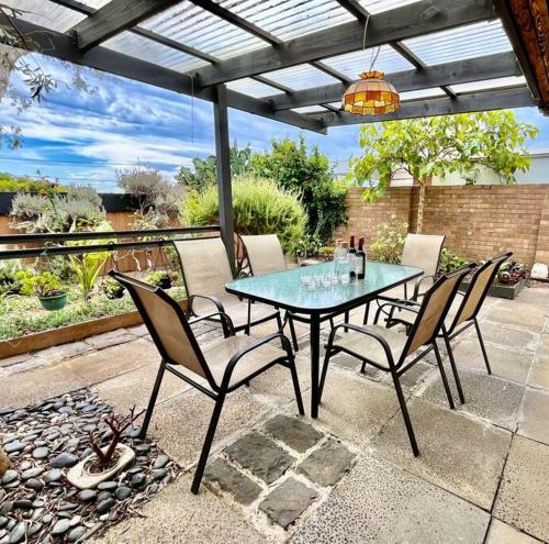 Μπαλκόνι ή βεράντα στο Bangalow by Award Winning Architect near Doncaster Hill