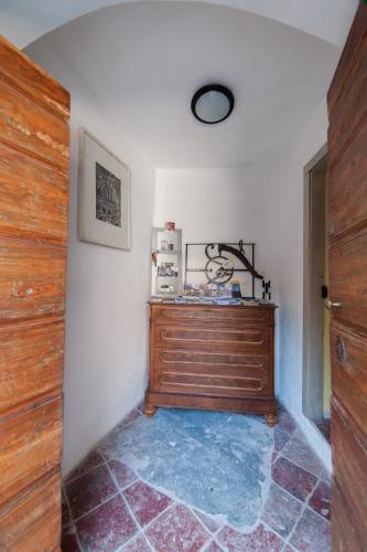 a room with a wooden dresser and a door at I Due Loft in Ceto