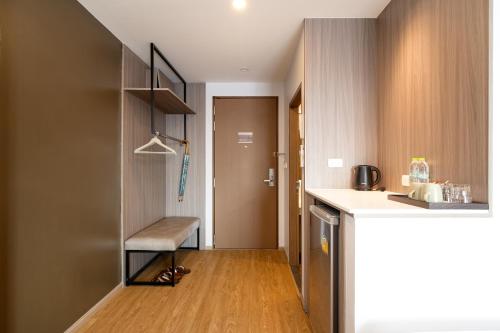 Η κουζίνα ή μικρή κουζίνα στο Crystal Srivaree Suvarnabhumi Hotel