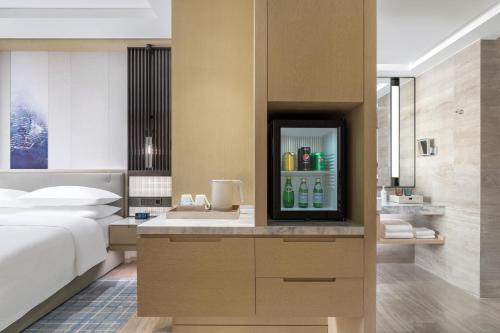 Ένα μπάνιο στο Courtyard by Marriott Shanwei Haifeng