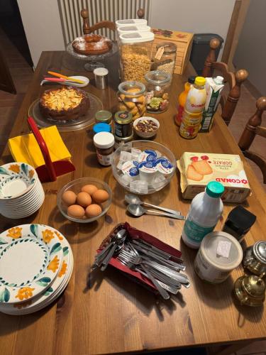a wooden table topped with plates and bowls of food at Affittacamere Ca' de Mazapedar in San Lorenzo
