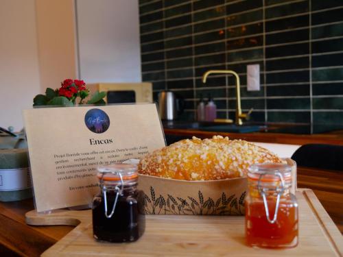 a bowl of rice and two jars of honey on a table at Le Grenier Du Botaniste in Mauléon