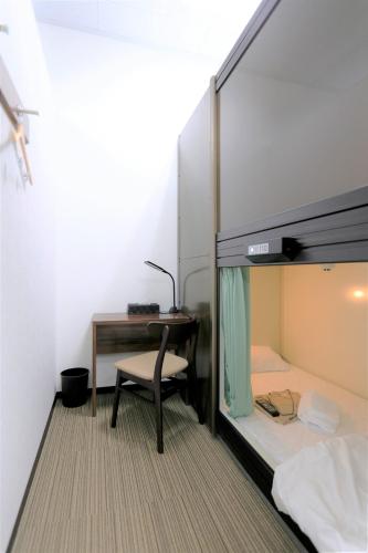 Katil dua tingkat atau katil-katil dua tingkat dalam bilik di Tomei Expressway Kamigo SA Down Line First Lounge - Vacation STAY 08044v