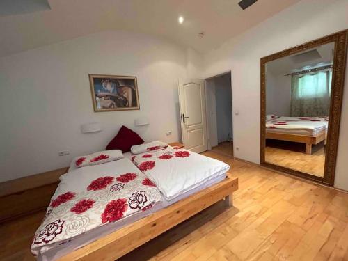 Postel nebo postele na pokoji v ubytování Wohlfühloase mit 2 Bäder 80 qm