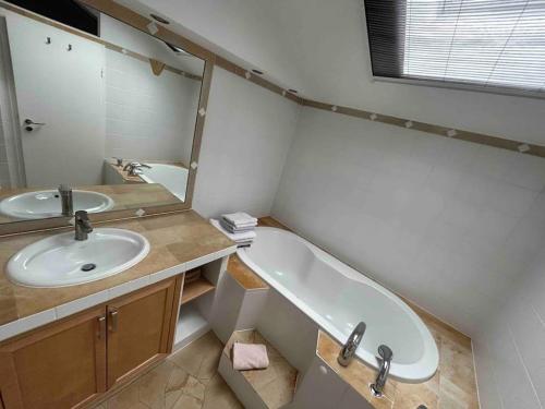 Koupelna v ubytování Wohlfühloase mit 2 Bäder 80 qm