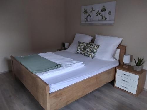 A bed or beds in a room at Auszeit-Räumlichkeiten