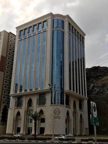 a large building with a large window at فندق لابا دارنا in Makkah
