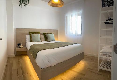 a bedroom with a large bed in a room at Boutique Casa Caldereros in Córdoba