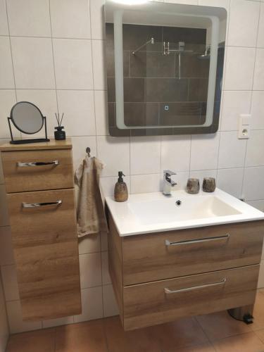 a bathroom with a sink and a mirror at Kleine Auszeit in Cochem