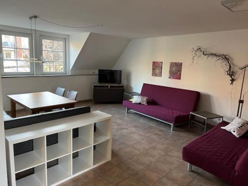 a living room with a couch and a table at Ferienwohnung Kirchhellen "Lepper Eck" in Bottrop-Kirchhellen