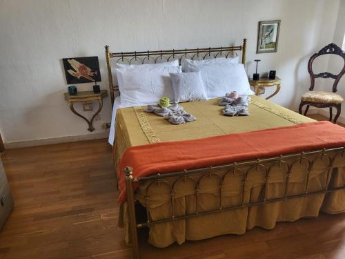 a bedroom with a bed with two stuffed animals on it at La camera dell’aviatore in Alghero