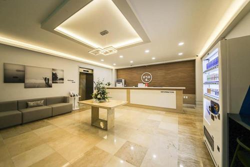 The lobby or reception area at Hotel Yeogiuhtte Donghae Mukho