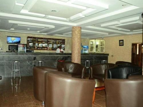Salon ili bar u objektu Newton Hotels Limited