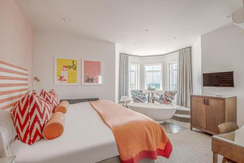 Corner Suite