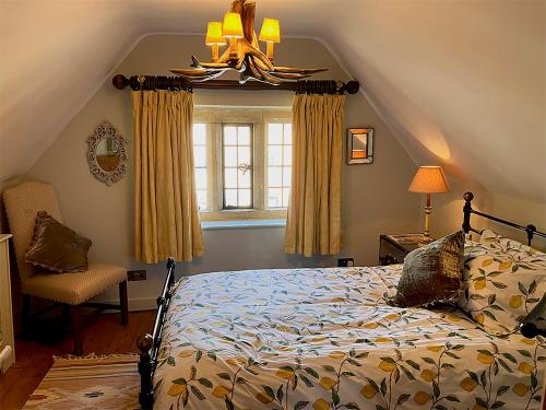 a bedroom with a bed and a window at The Old Post Office in Broadway