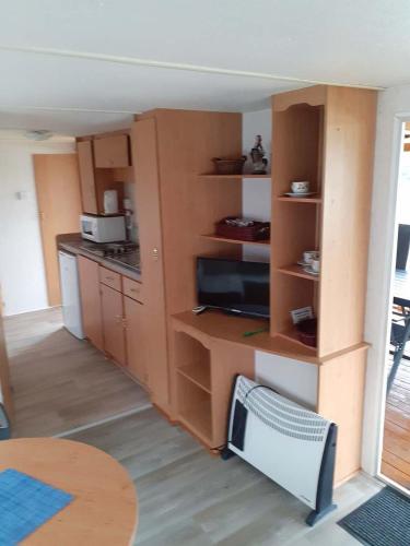 Una cocina o cocineta en Mobilheim Na louce