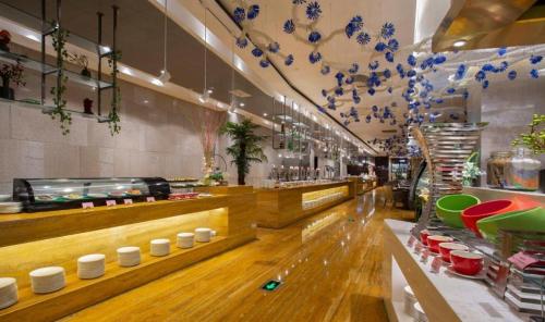 a fast food restaurant with a counter with dishes on it at Bairun Zhenjiang International Hotel in Zhenjiang
