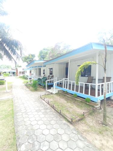 a house with a pathway in front of it at Hello Bintan in Kangkakawal