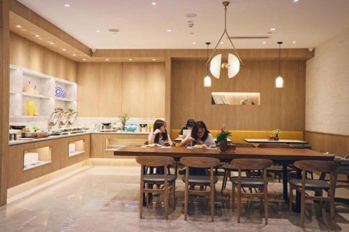 Restaurant o un lloc per menjar a Hanting Premium Hotel Chengdu Kuanzhai Alley