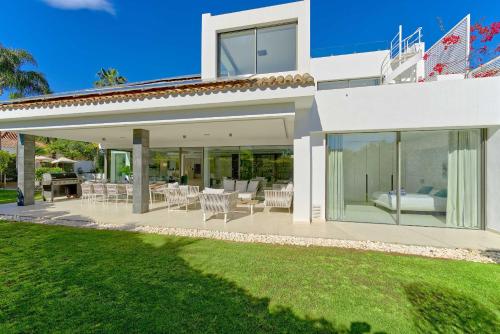 2244 new modern luxury villa in puerto banus