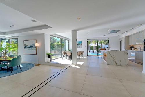 2244 new modern luxury villa in puerto banus