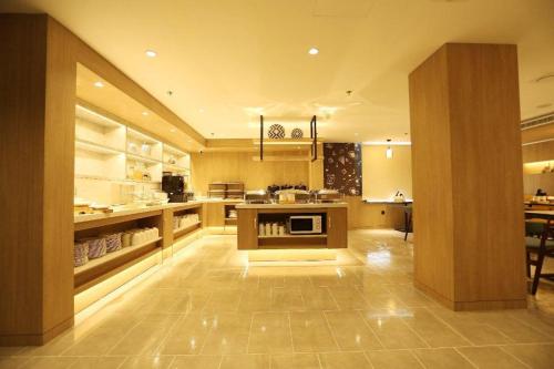 Kjøkken eller kjøkkenkrok på Hanting Premium Hotel Yanji West Market