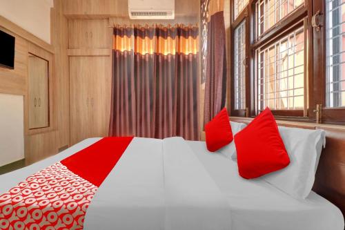Cama o camas de una habitación en Flagship Hotel Holiday Inn