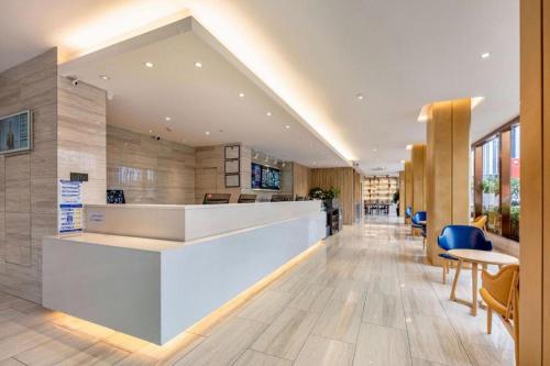 Hanting Premium Hotel Xiamen SM Plaza Songbo tesisinde lobi veya resepsiyon alanı