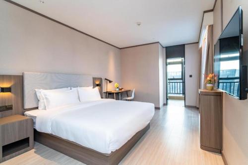 Ein Bett oder Betten in einem Zimmer der Unterkunft Hanting Hotel Zunyi City Government