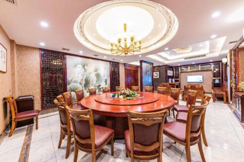 En restaurang eller annat matställe på Hanting Hotel Jiujiang Railway Station