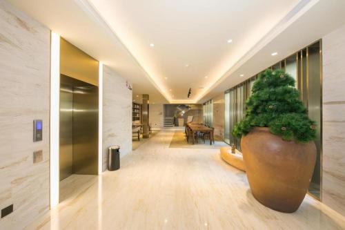 The lobby or reception area at Ji Hotel Beijing Wangjing