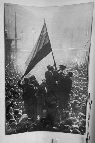 a group of people holding a flag in a crowd at Hotel Utopía in Benalup Casas Viejas