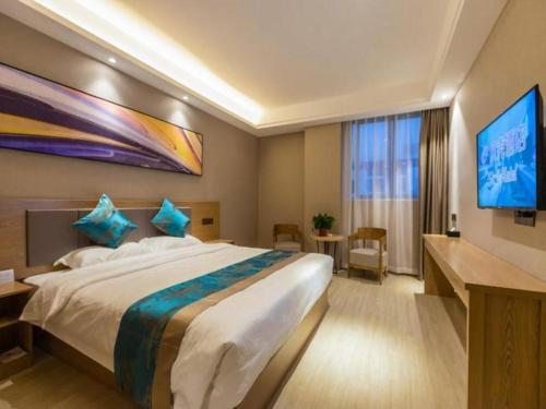 מיטה או מיטות בחדר ב-Shell Hotel Zhenjiang Danyang Baibaiban People Square