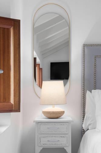 Ένα ή περισσότερα κρεβάτια σε δωμάτιο στο Hotel Mercader de Sedas by Maxi Hoteles