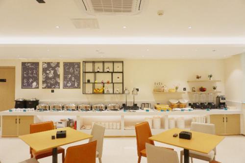 ห้องอาหารหรือที่รับประทานอาหารของ City Comfort Inn Zhanjiang International Trade Dingsheng Plaza